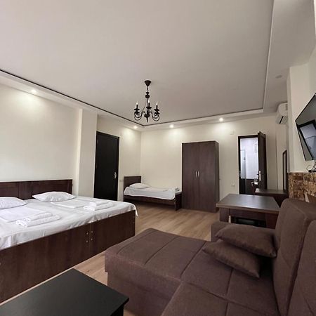 Guest House Madonna Kobuleti Exterior photo