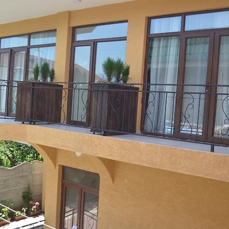 Guest House Madonna Kobuleti Exterior photo