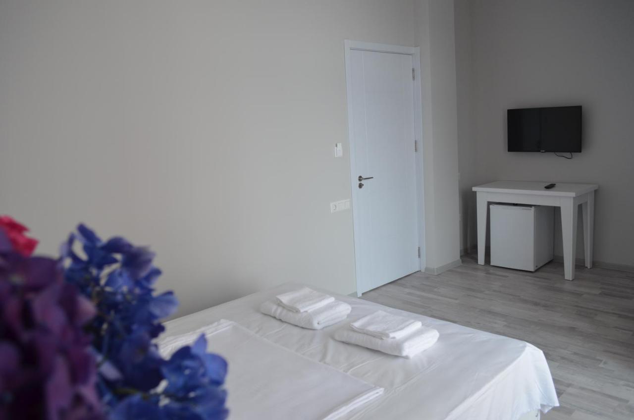 Guest House Madonna Kobuleti Exterior photo