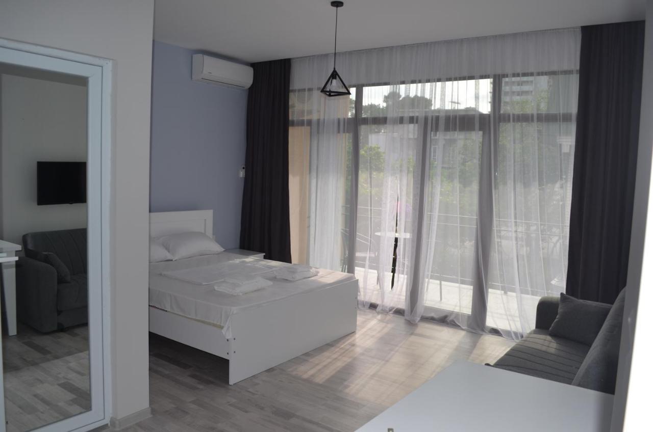 Guest House Madonna Kobuleti Exterior photo