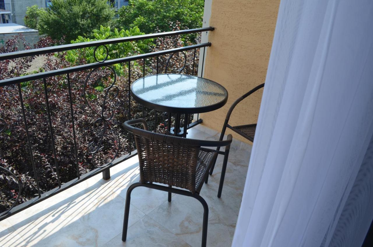 Guest House Madonna Kobuleti Exterior photo