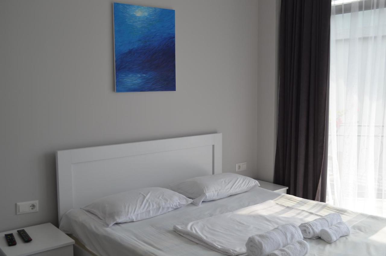 Guest House Madonna Kobuleti Exterior photo