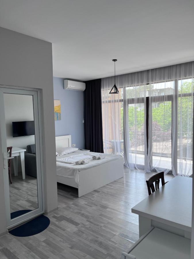 Guest House Madonna Kobuleti Exterior photo