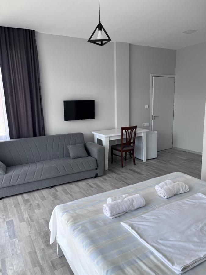 Guest House Madonna Kobuleti Exterior photo