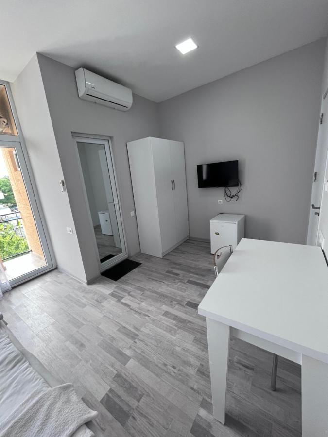 Guest House Madonna Kobuleti Exterior photo