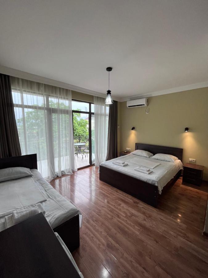 Guest House Madonna Kobuleti Exterior photo