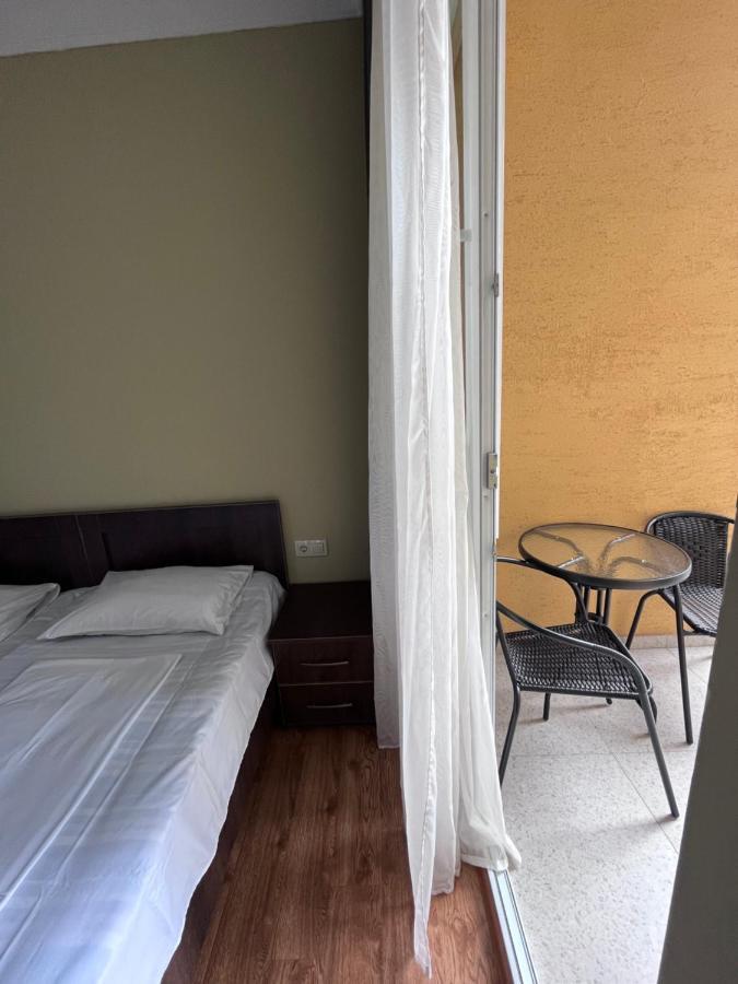 Guest House Madonna Kobuleti Exterior photo