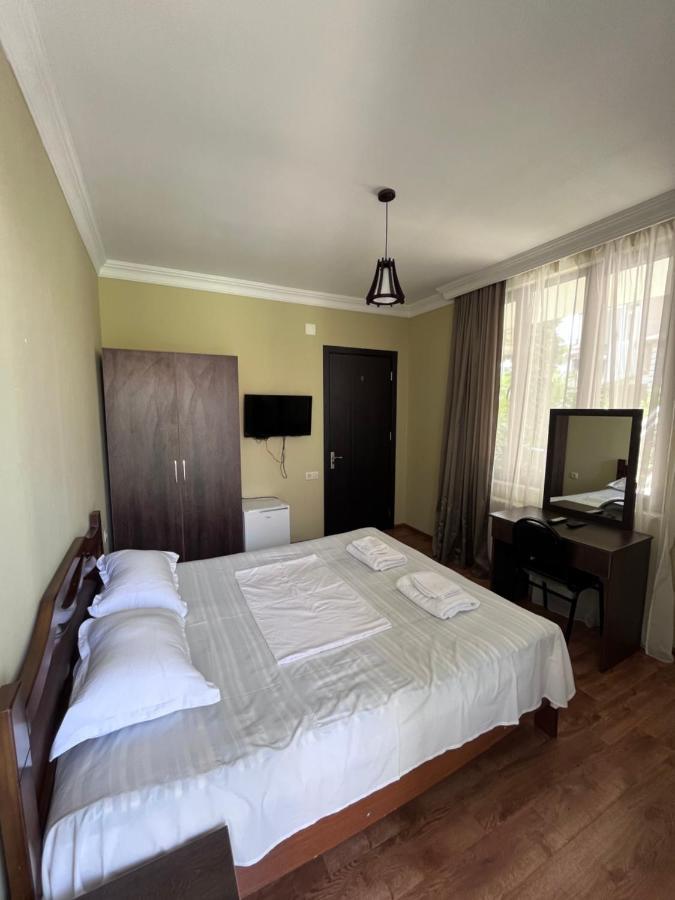 Guest House Madonna Kobuleti Exterior photo