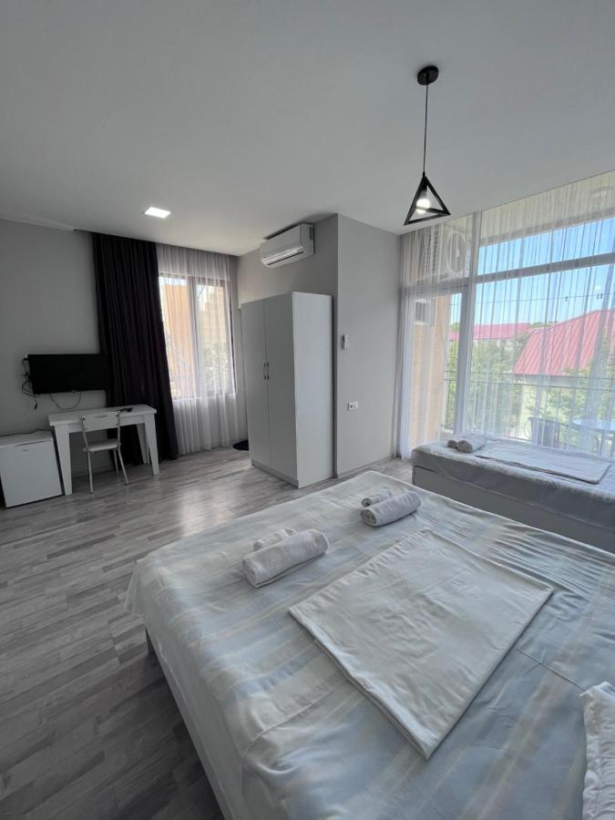 Guest House Madonna Kobuleti Exterior photo