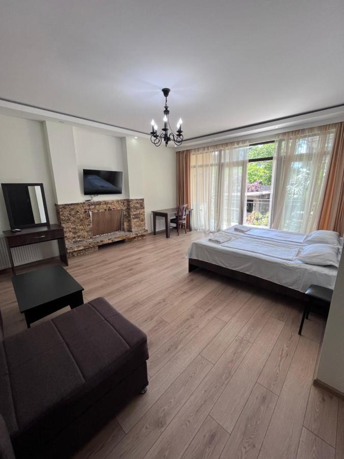Guest House Madonna Kobuleti Exterior photo