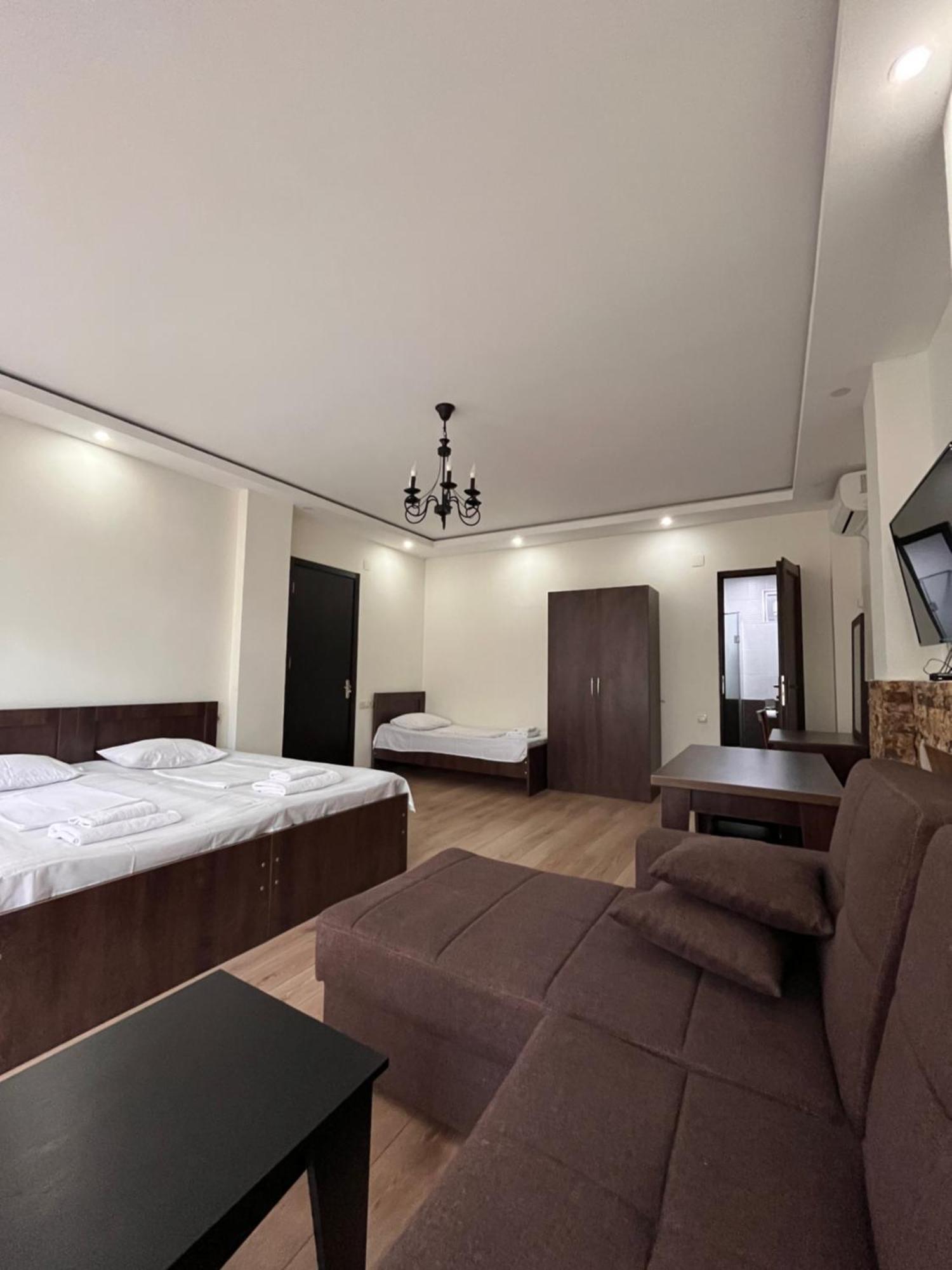 Guest House Madonna Kobuleti Exterior photo