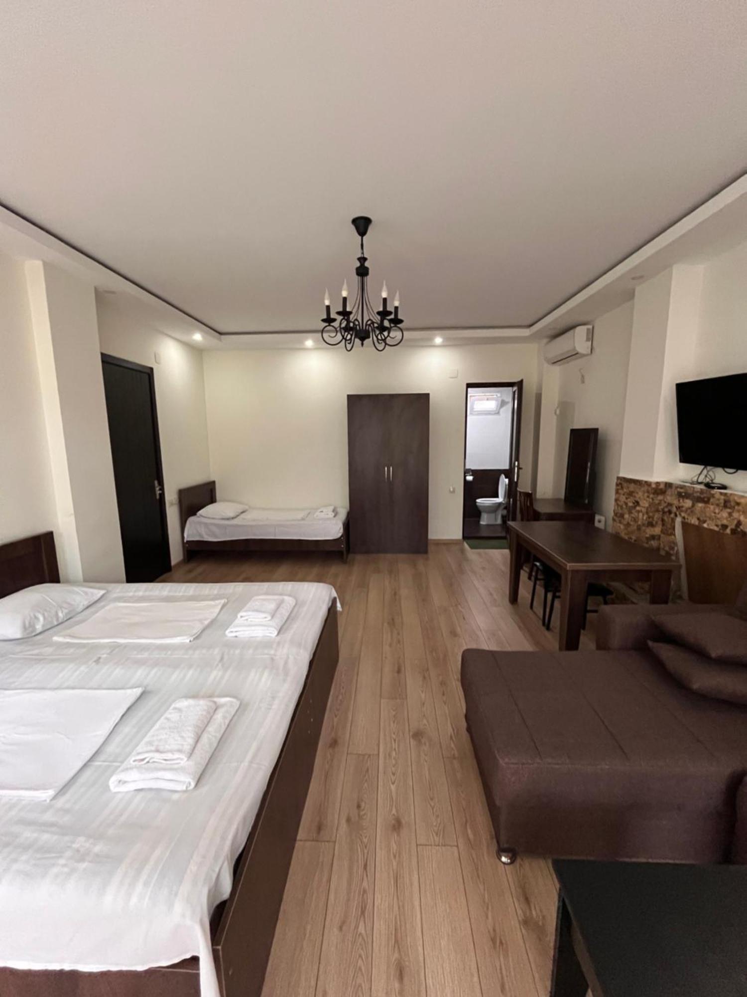 Guest House Madonna Kobuleti Exterior photo
